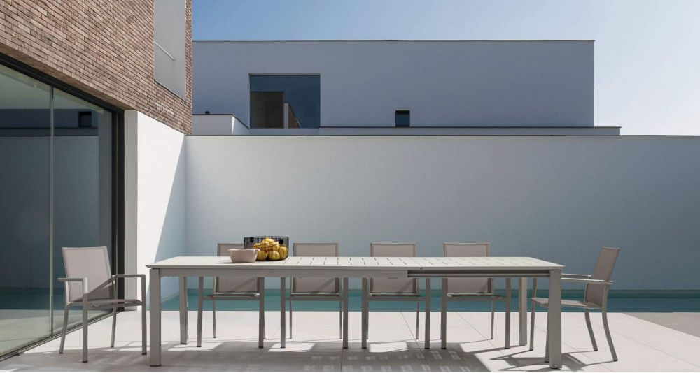 Table de jardin extensible jusqu'à 14 places Konnor