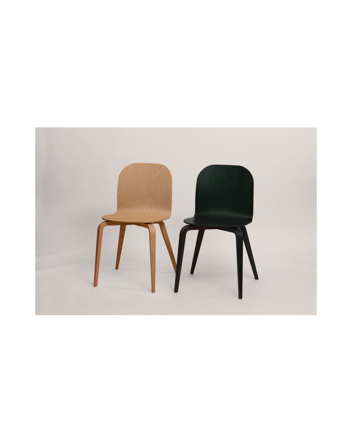 Chaise CL10B version Naturel et version Vert.