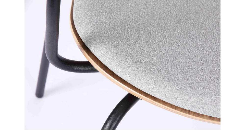 Chaise ML10 en bois de noyer et métal - Fabrication française