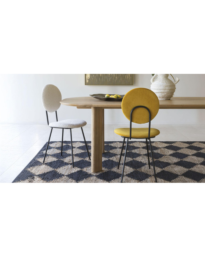 Chaise arrondie tissu bouclette crème et métal noir Colette