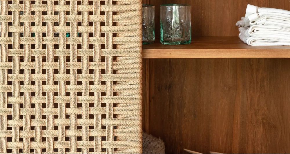 Vitrine en teck recyclé et portes en cordes Cora